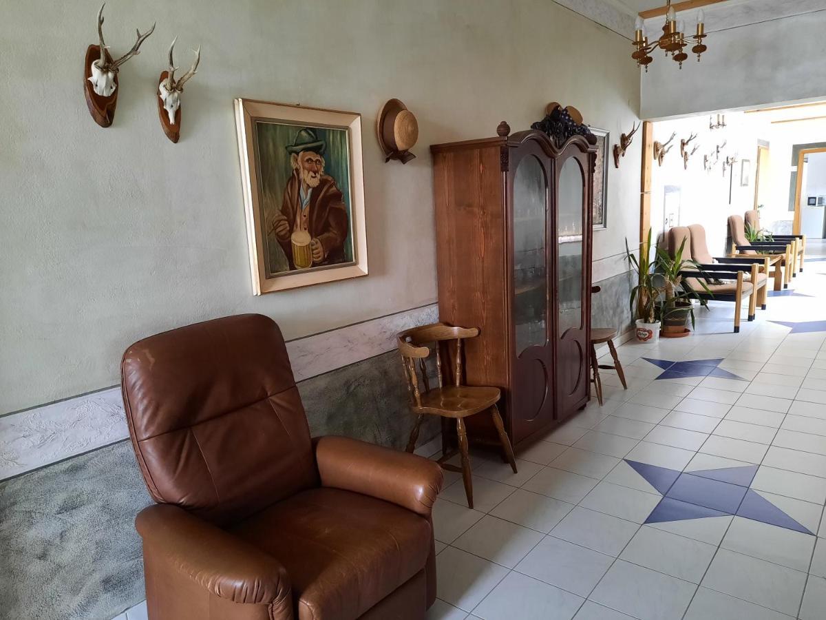 Hotel Koruna Jeseník Buitenkant foto
