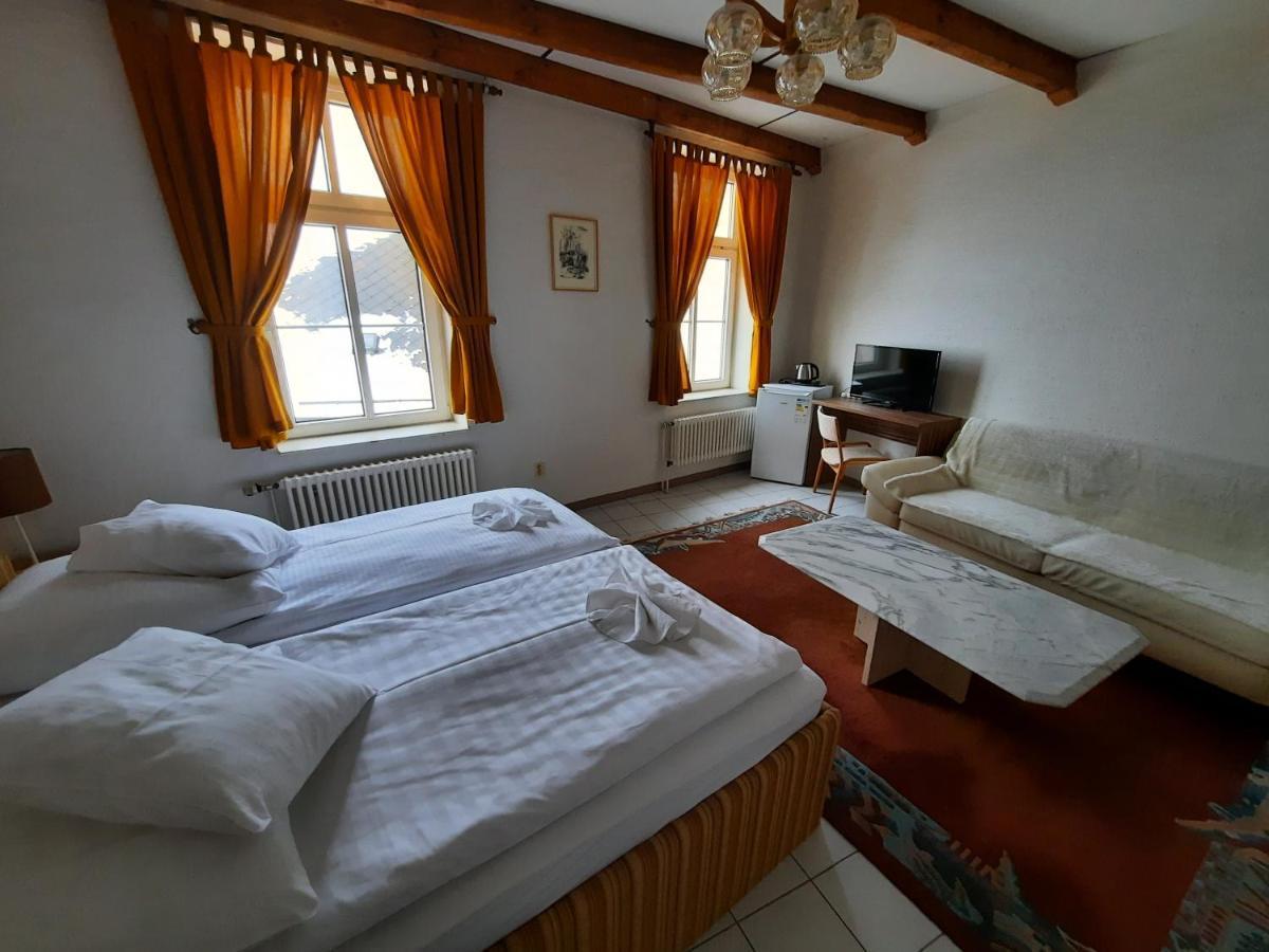 Hotel Koruna Jeseník Buitenkant foto