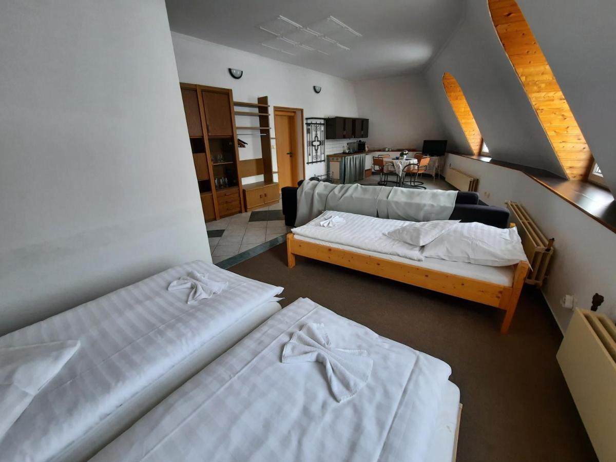 Hotel Koruna Jeseník Buitenkant foto