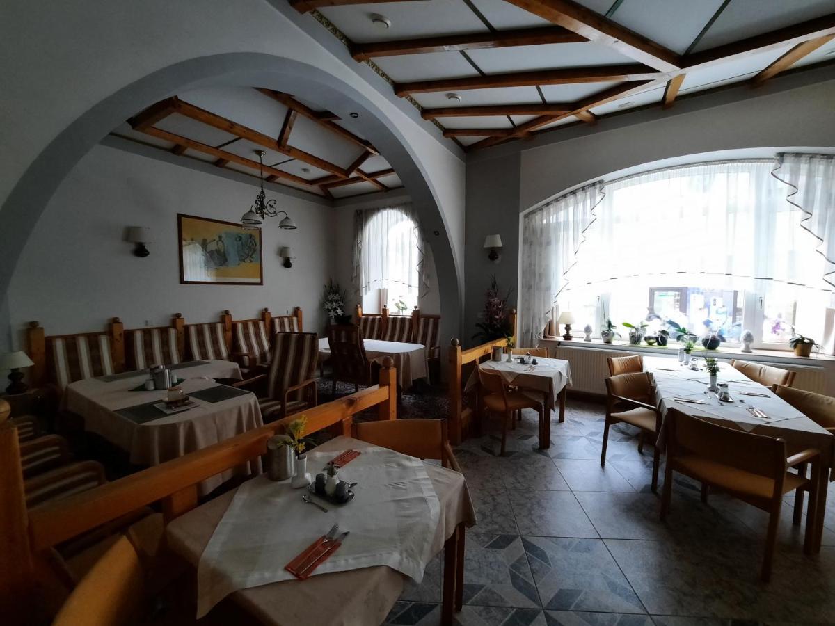 Hotel Koruna Jeseník Buitenkant foto