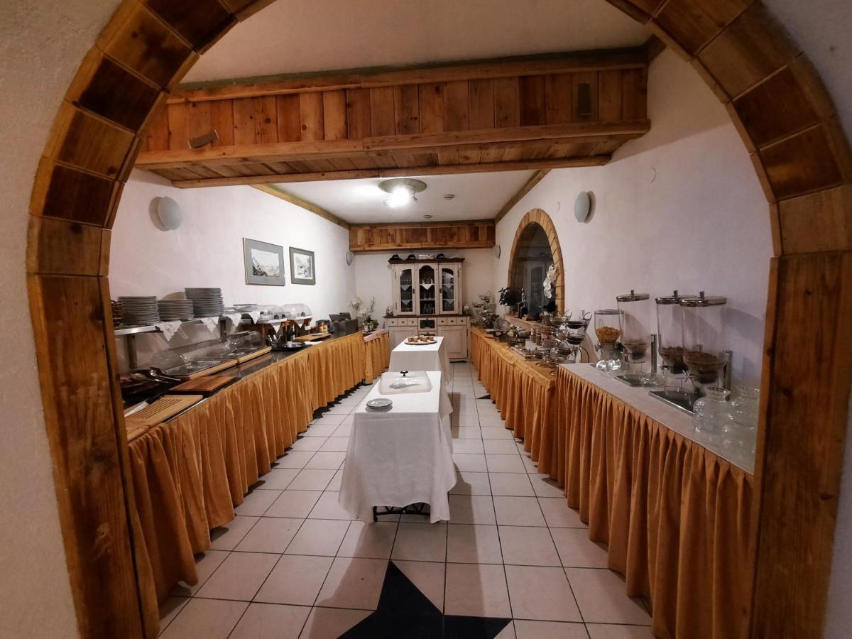 Hotel Koruna Jeseník Buitenkant foto