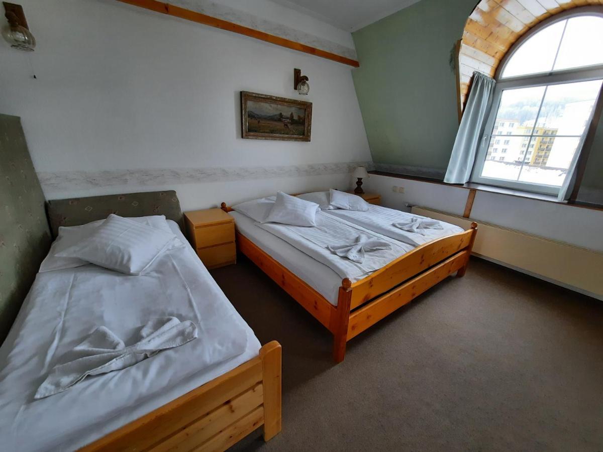 Hotel Koruna Jeseník Buitenkant foto