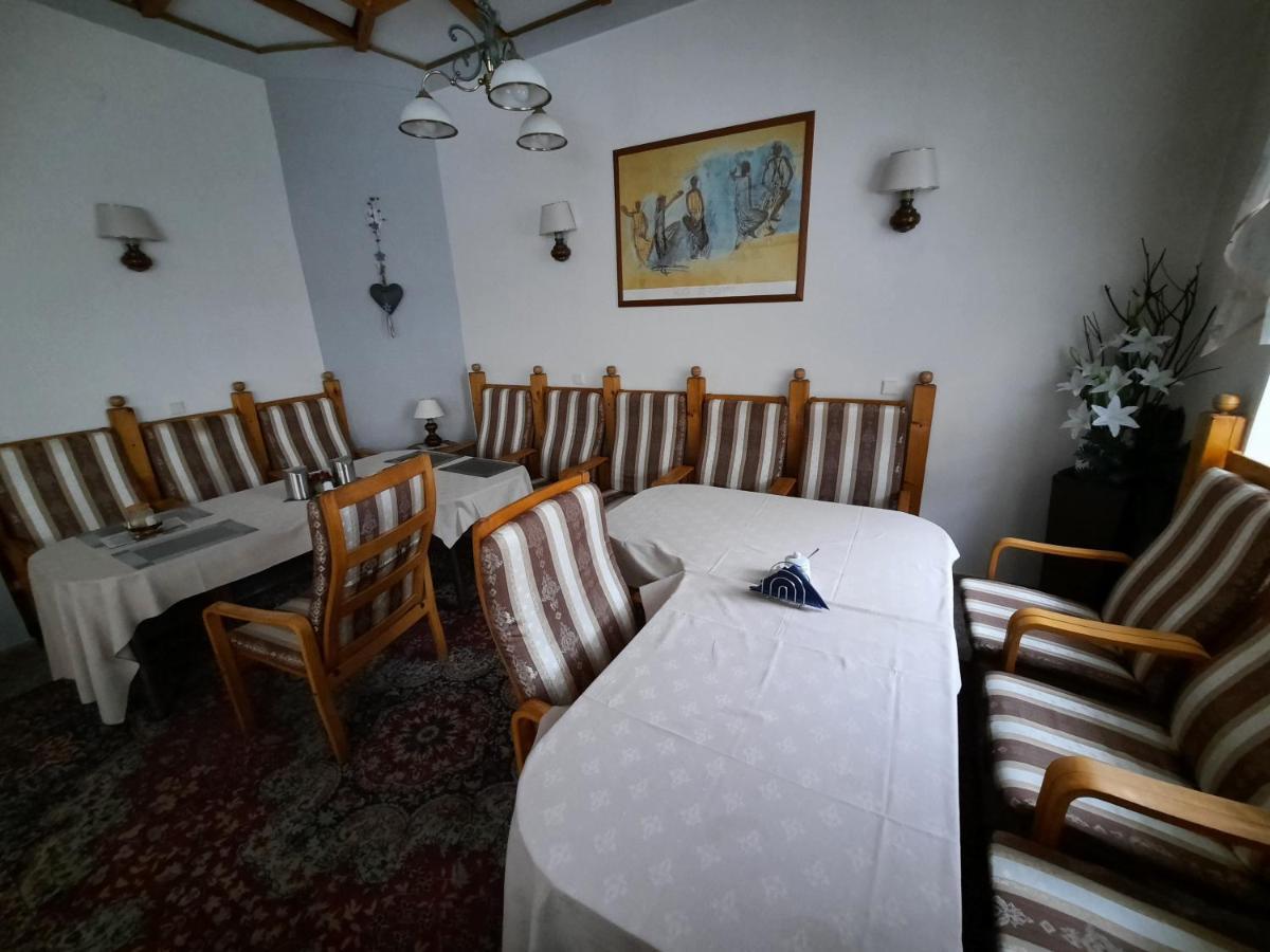 Hotel Koruna Jeseník Buitenkant foto