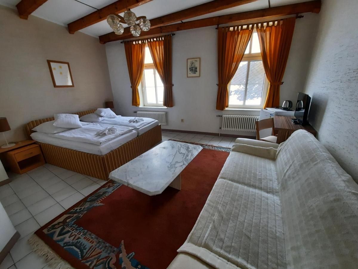 Hotel Koruna Jeseník Buitenkant foto