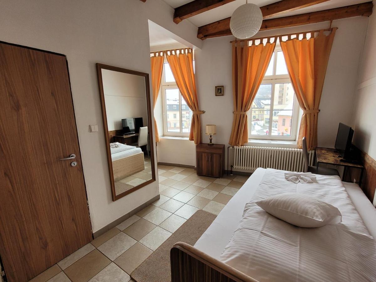 Hotel Koruna Jeseník Buitenkant foto
