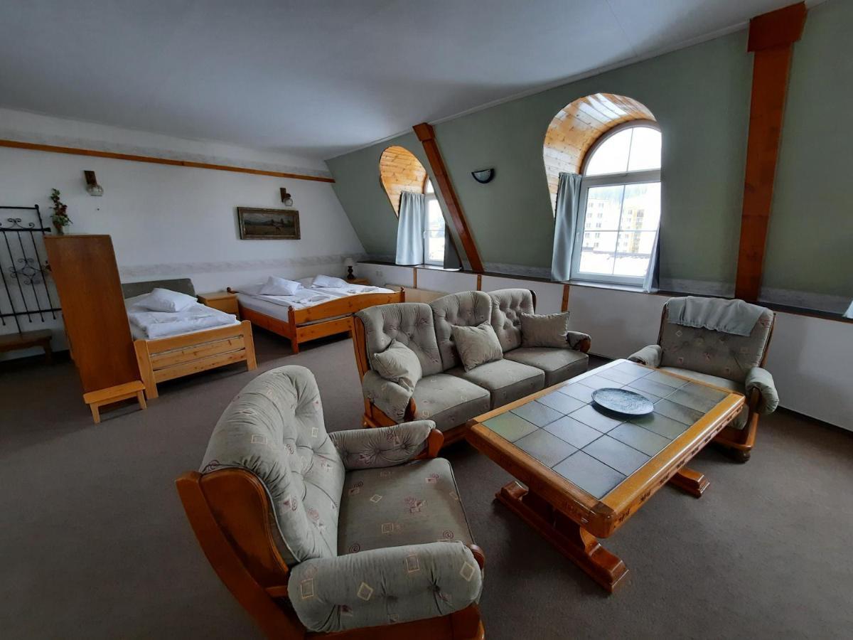 Hotel Koruna Jeseník Buitenkant foto
