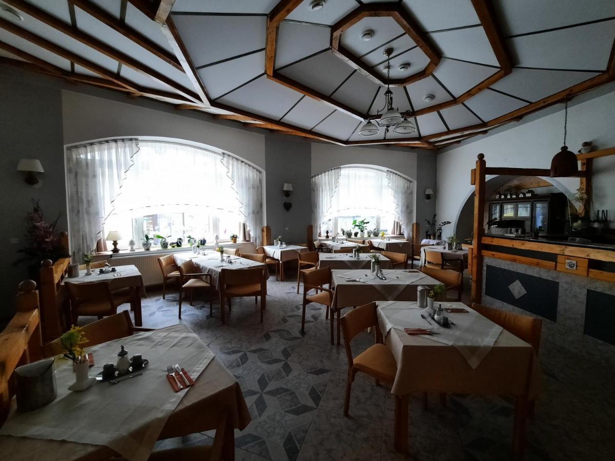 Hotel Koruna Jeseník Buitenkant foto