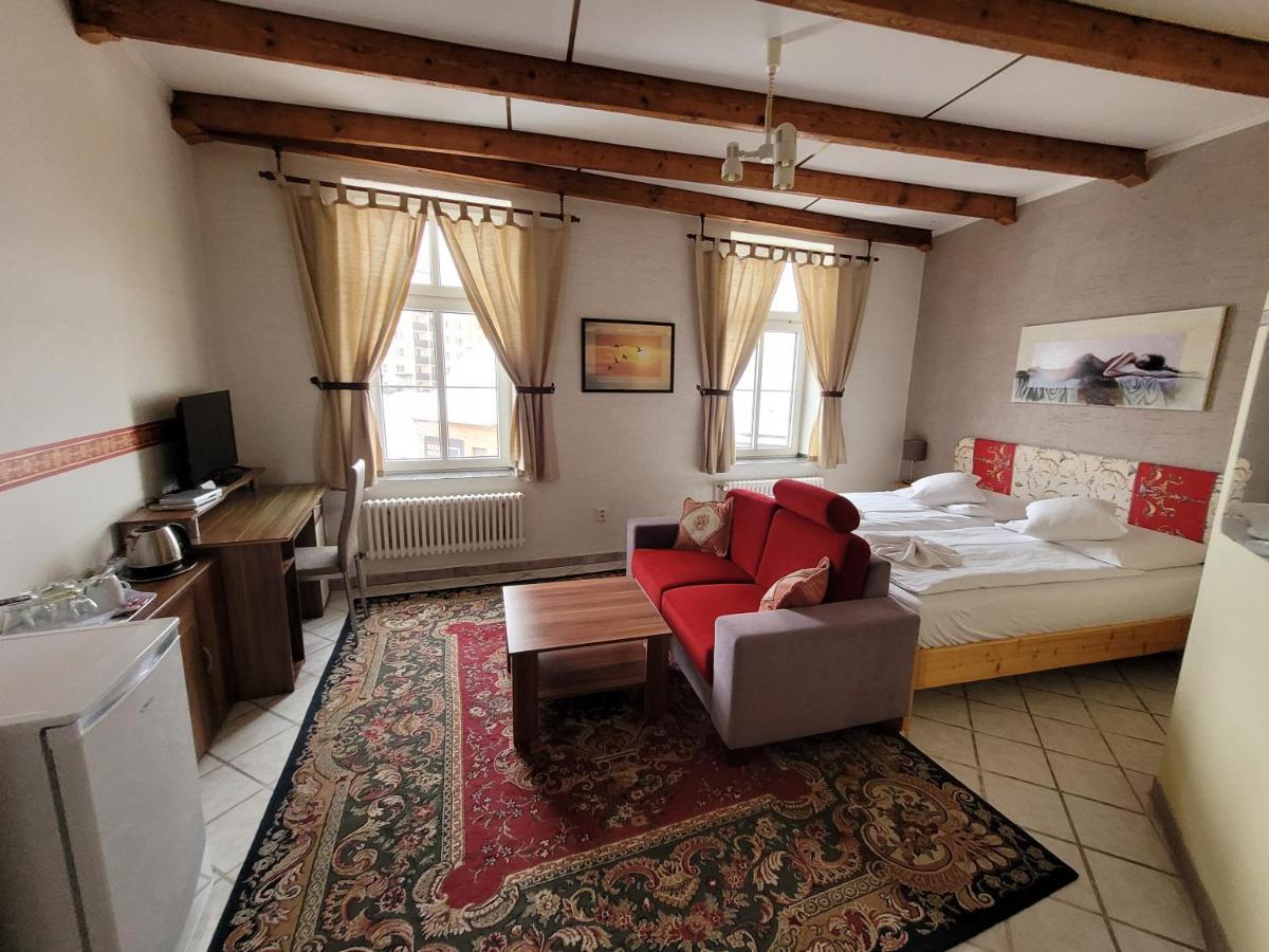 Hotel Koruna Jeseník Buitenkant foto
