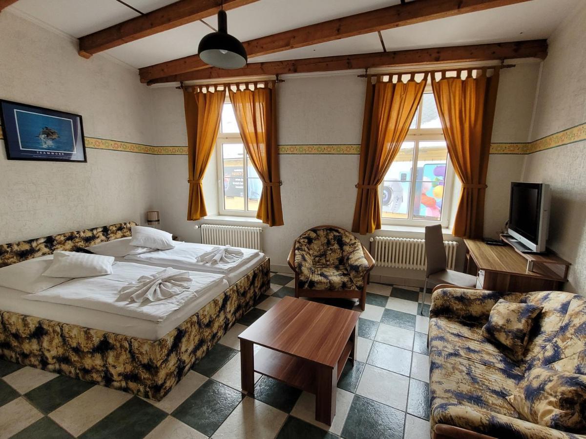 Hotel Koruna Jeseník Buitenkant foto