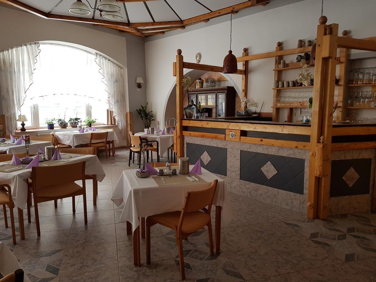 Hotel Koruna Jeseník Buitenkant foto