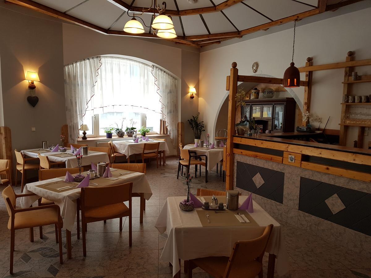 Hotel Koruna Jeseník Buitenkant foto